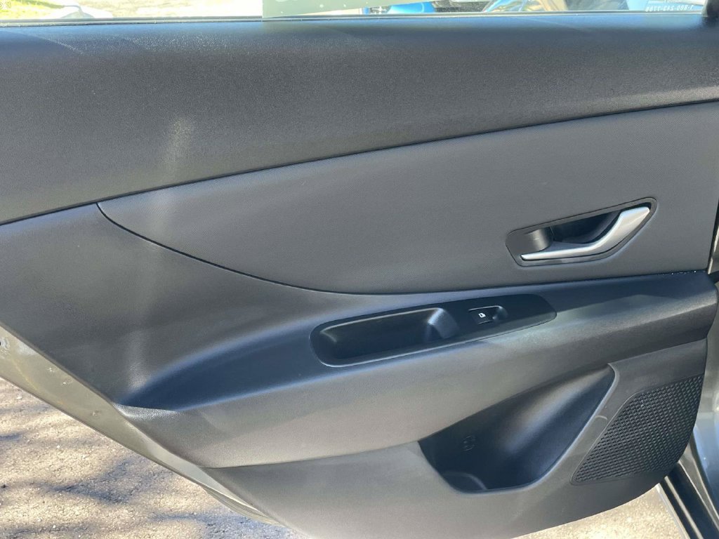 Certified 2025 Hyundai Elantra SEL FWD image 13
