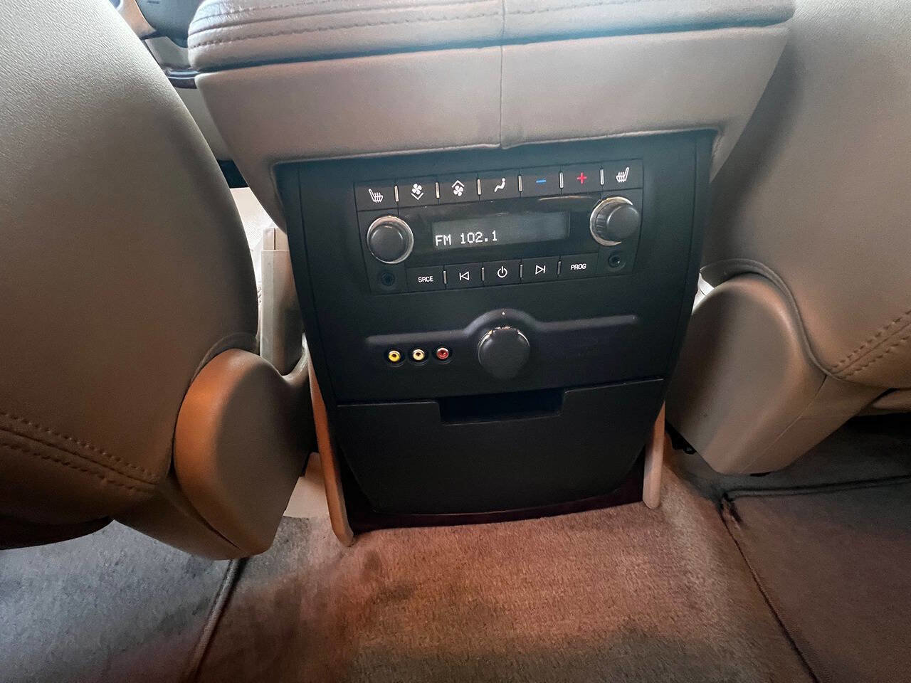 Used 2014 Cadillac Escalade Premium image 26