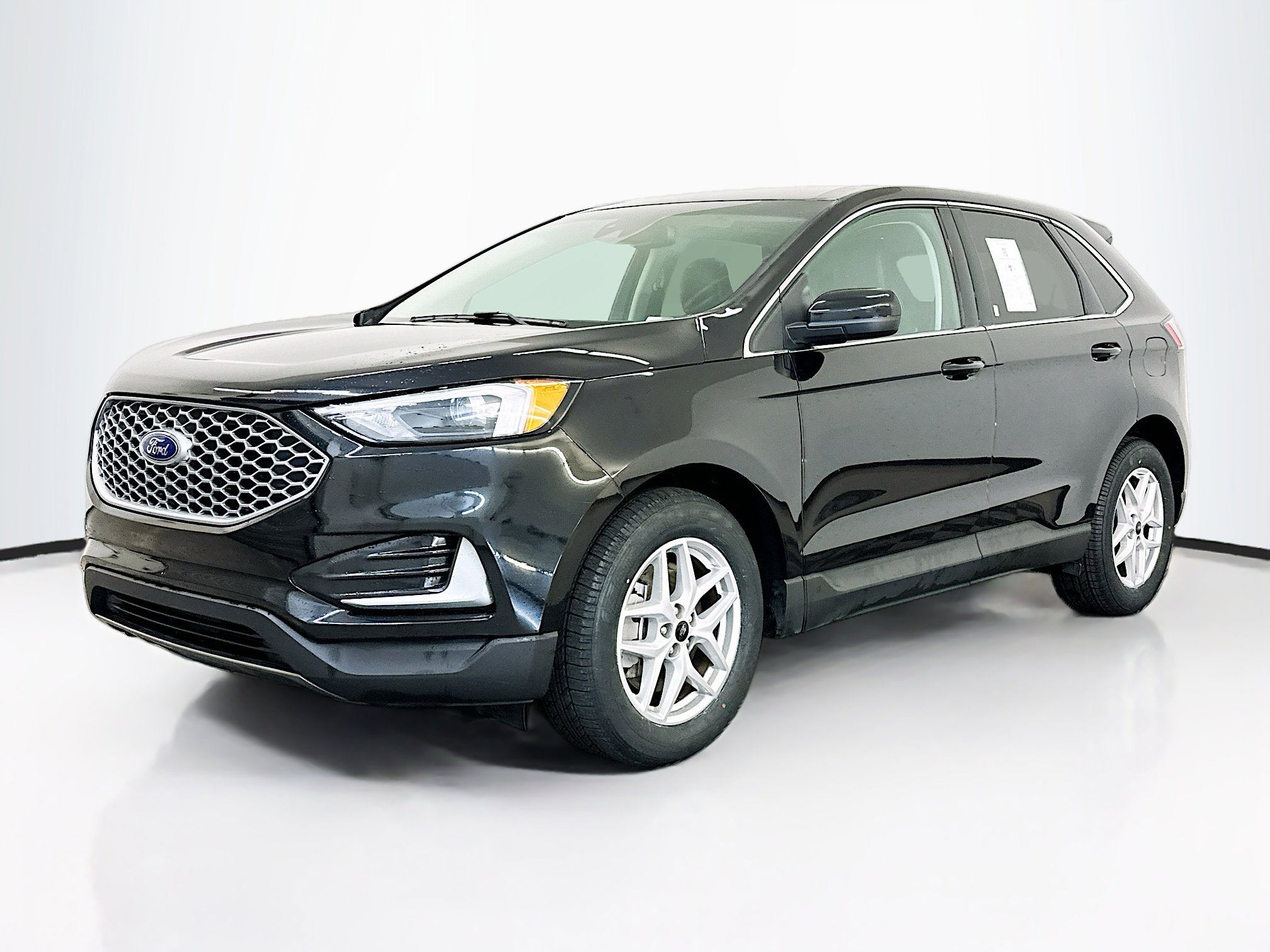 Used 2024 Ford Edge SEL image 3