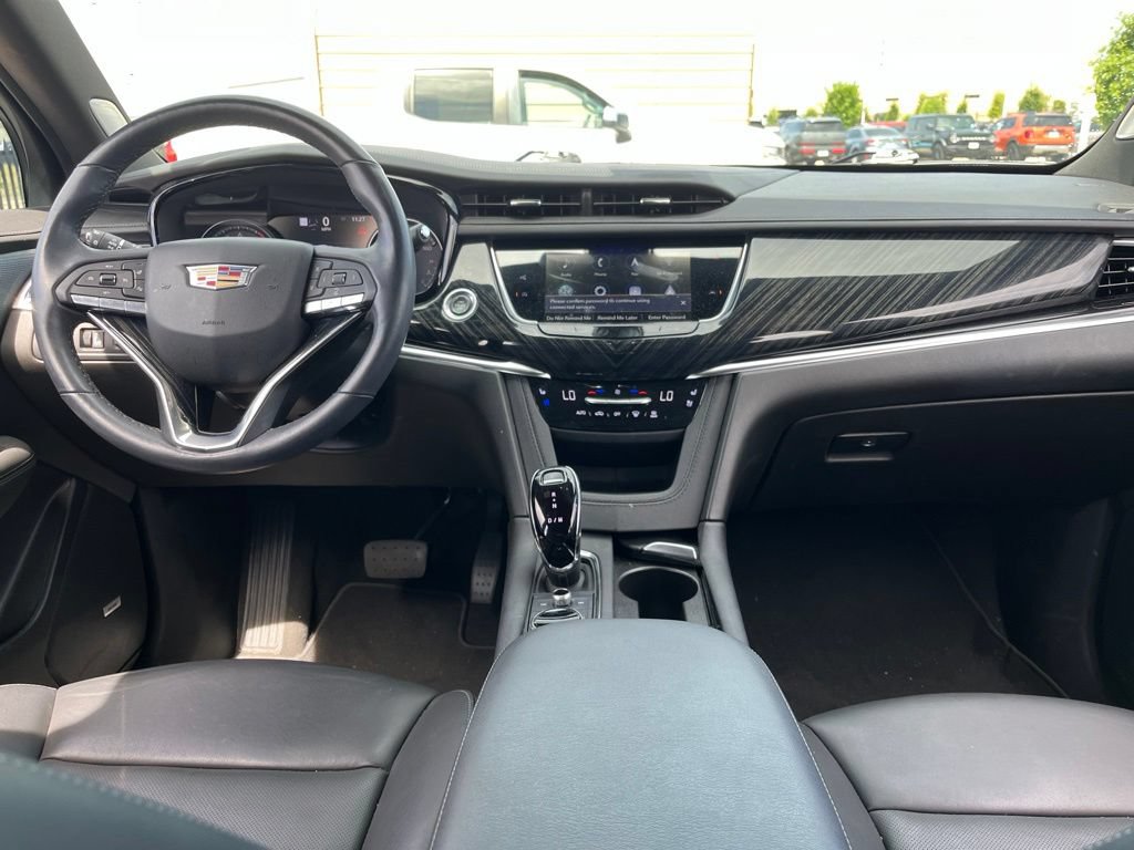 Used 2023 Cadillac XT6 Premium Luxury w/ Technology Package FWD image 16