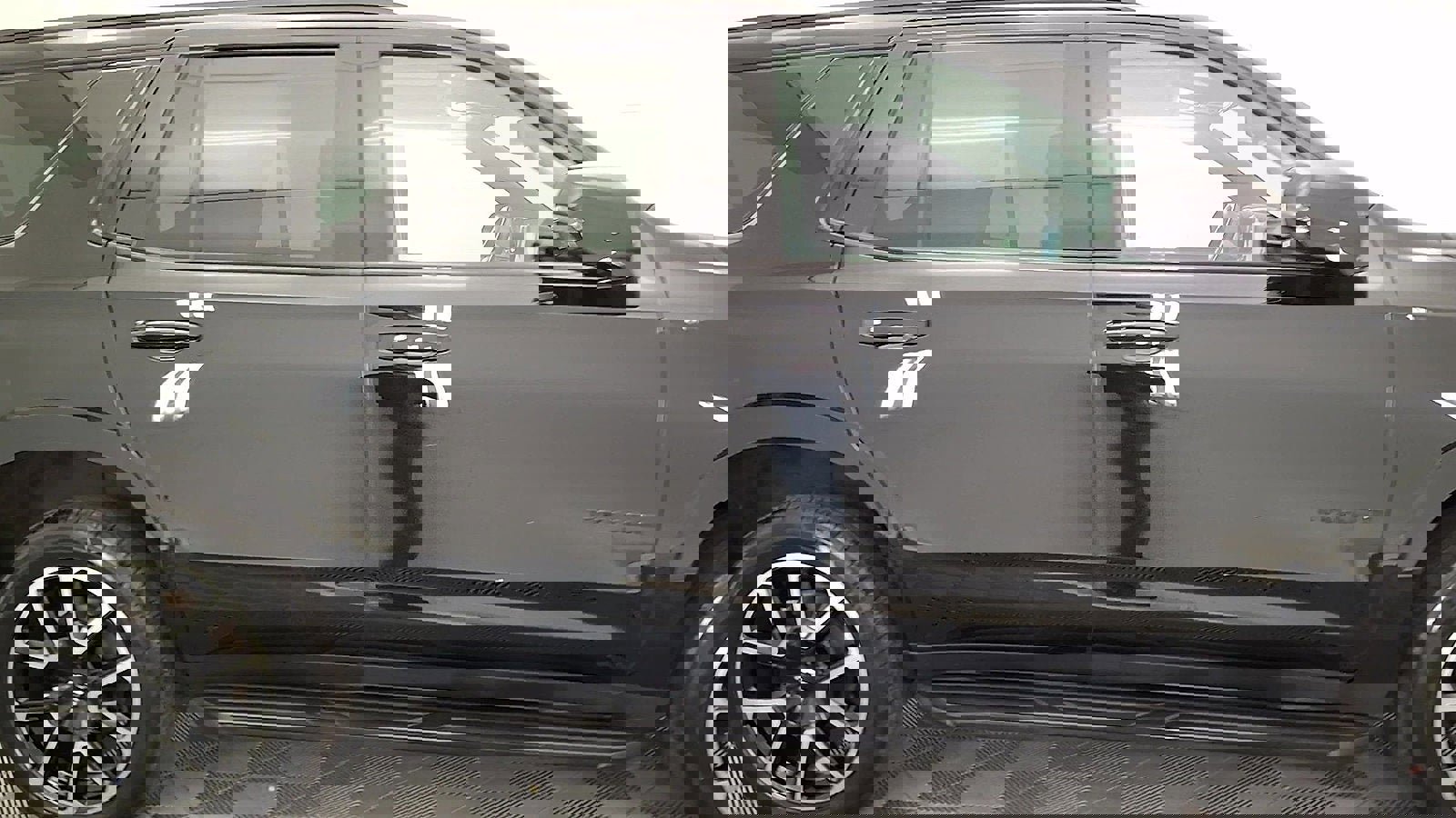 Used 2022 Chevrolet Tahoe RST w/ Luxury Package image 5