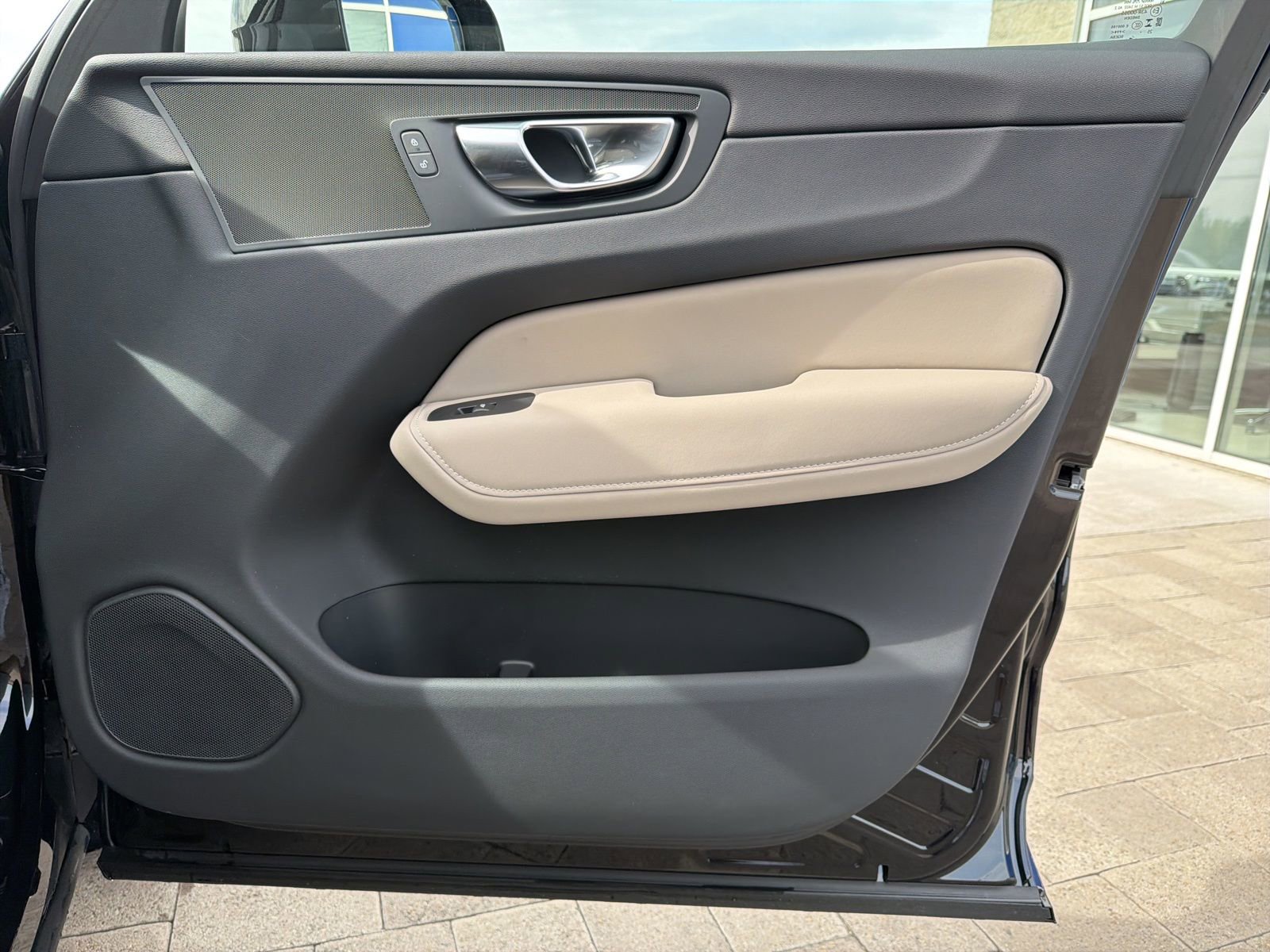 New 2026 Volvo XC60 T8 Plus w/ Protection Package Premier image 25