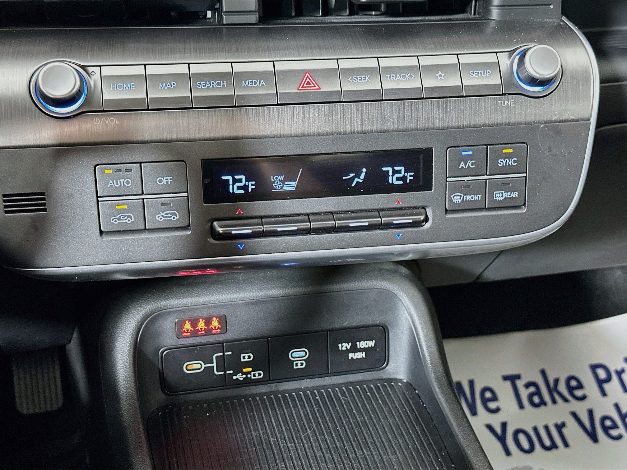 Certified 2025 Hyundai Kona SEL AWD/4WD image 15
