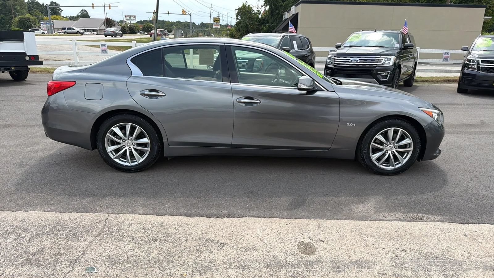 Used 2017 INFINITI Q50 3.0t Premium AWD/4WD image 6