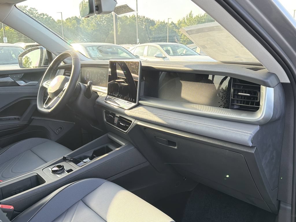 New 2026 Volkswagen Tiguan SE FWD image 19