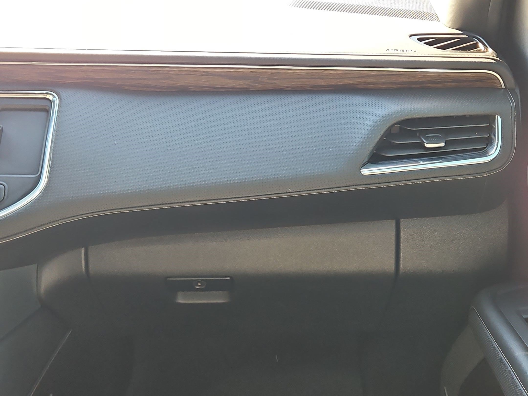 Certified 2023 Chevrolet Suburban Premier AWD/4WD image 31