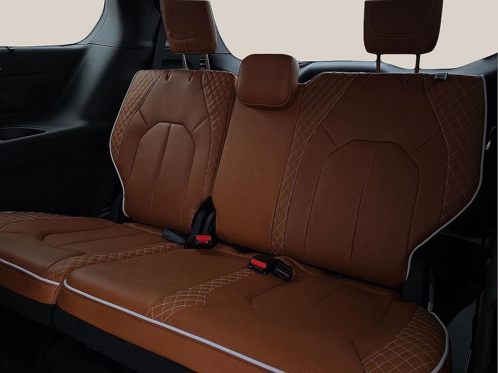 New 2026 Chrysler Pacifica Pinnacle w/ Trailer Tow Group image 9