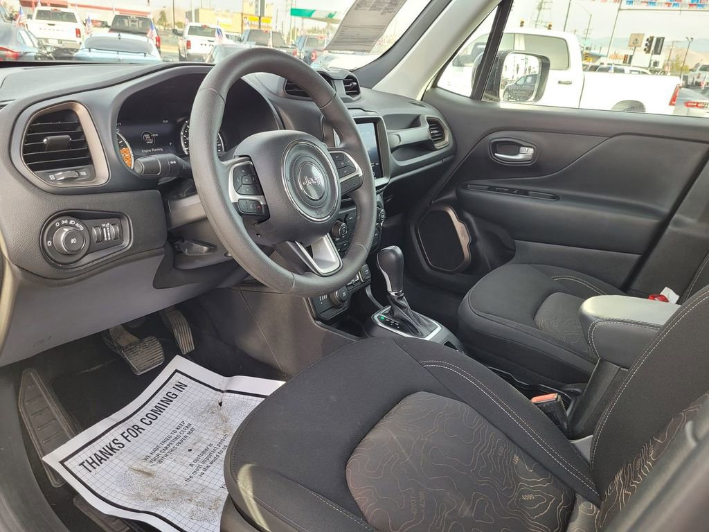 Used 2023 Jeep Renegade Latitude AWD/4WD image 10