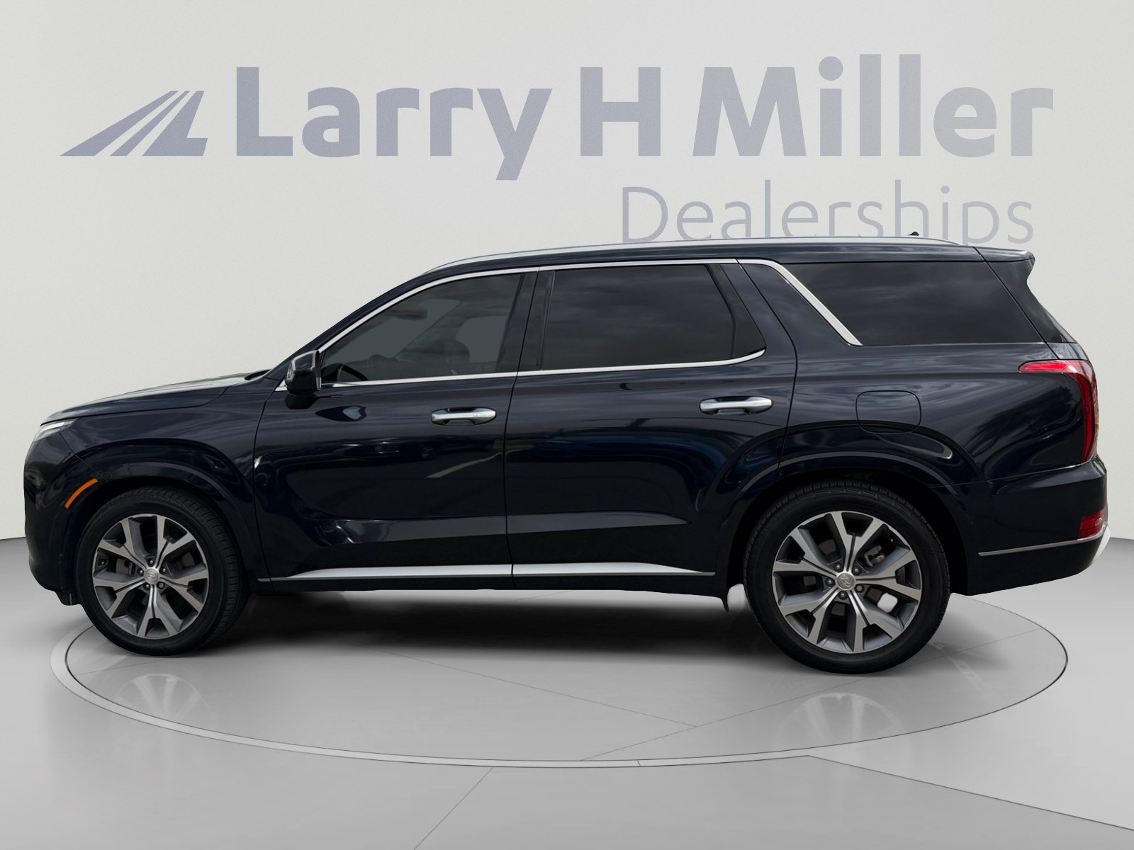 Used 2021 Hyundai Palisade Limited w/ Cargo Package AWD/4WD image 2
