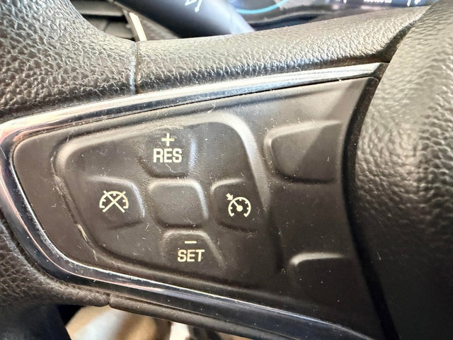 Used 2018 Chevrolet Cruze LT w/ Convenience Package image 18