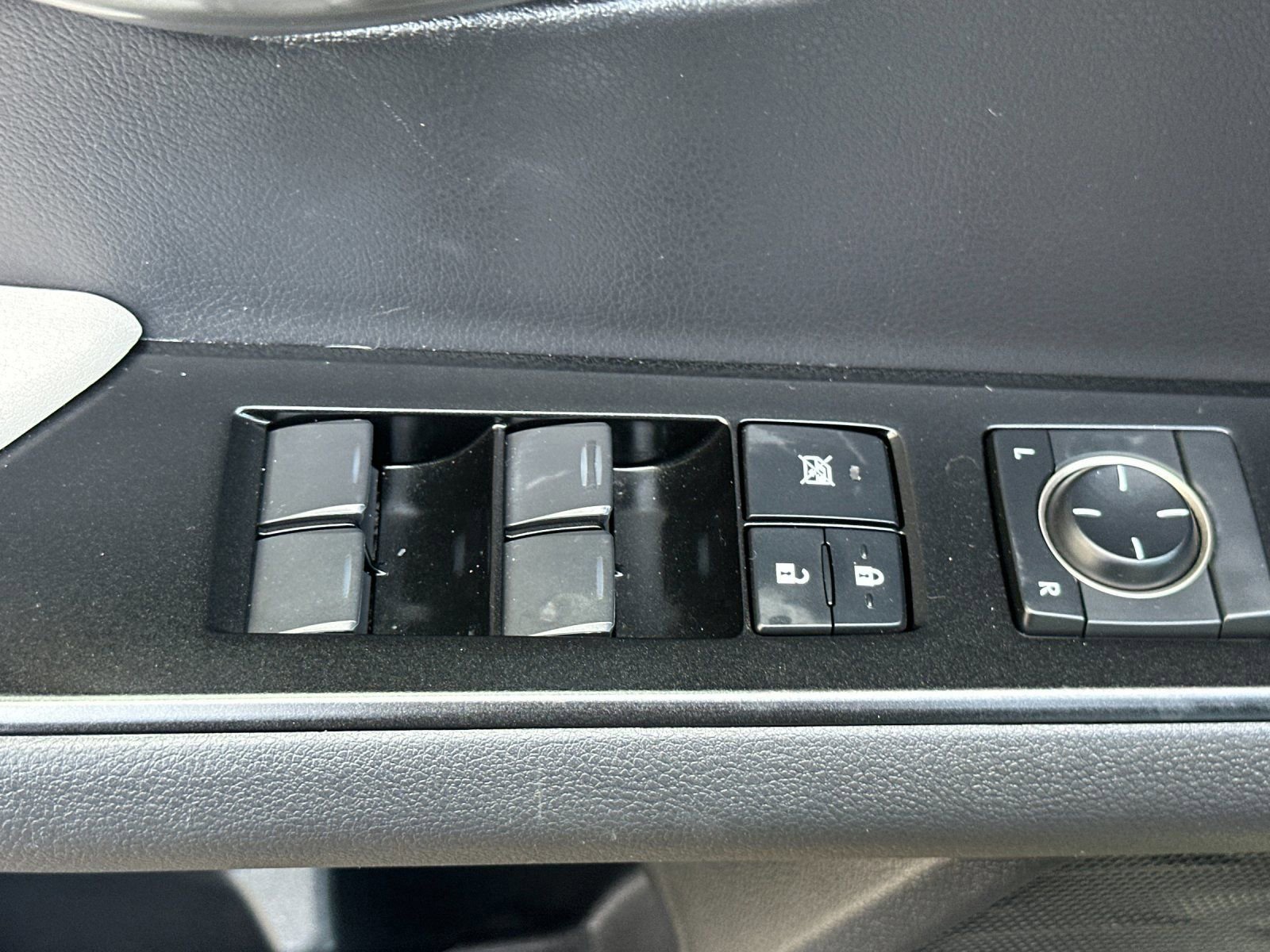 Used 2019 Lexus UX 200 w/ Premium Package image 12