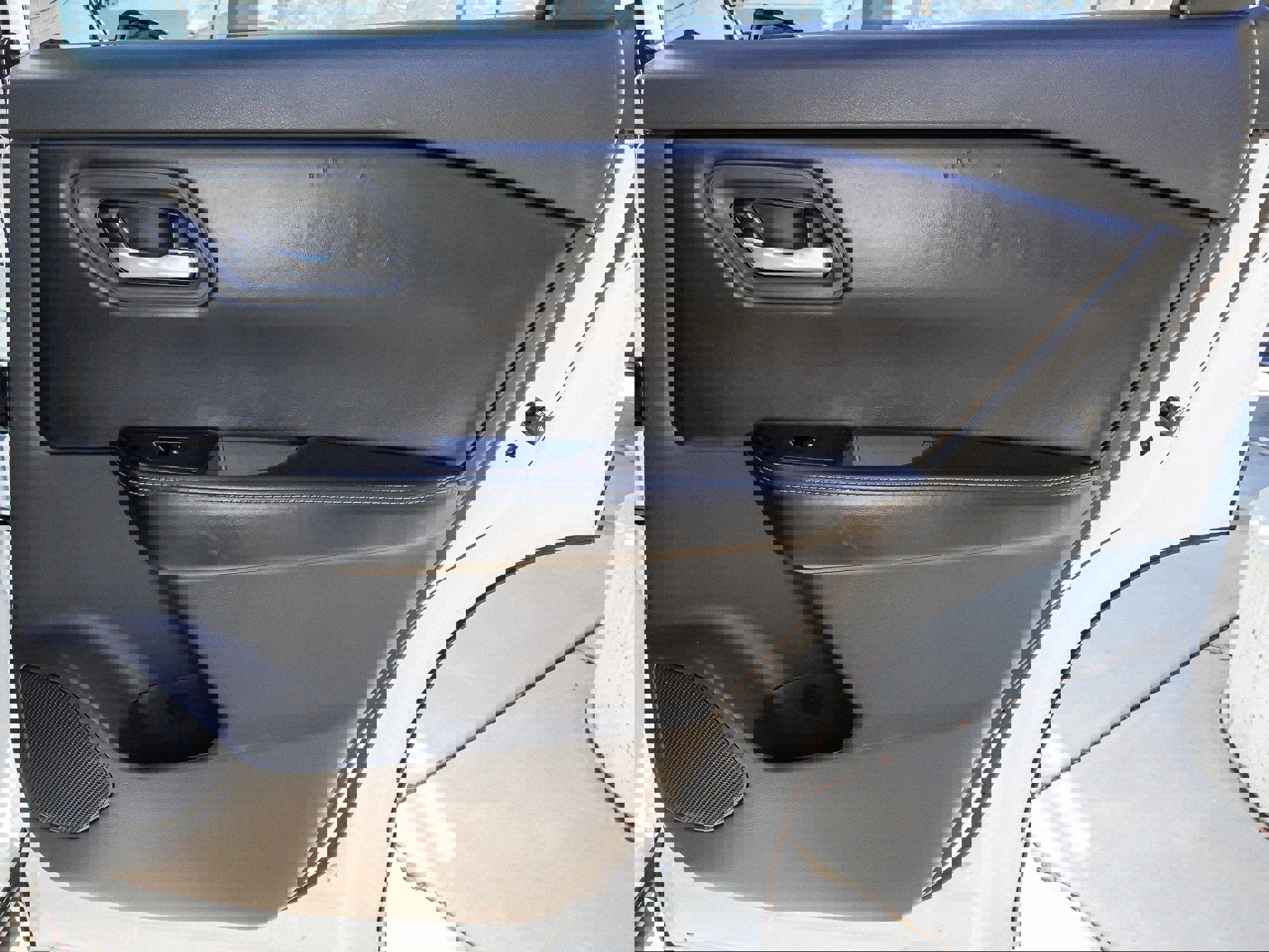 Used 2025 Nissan Rogue SV image 28