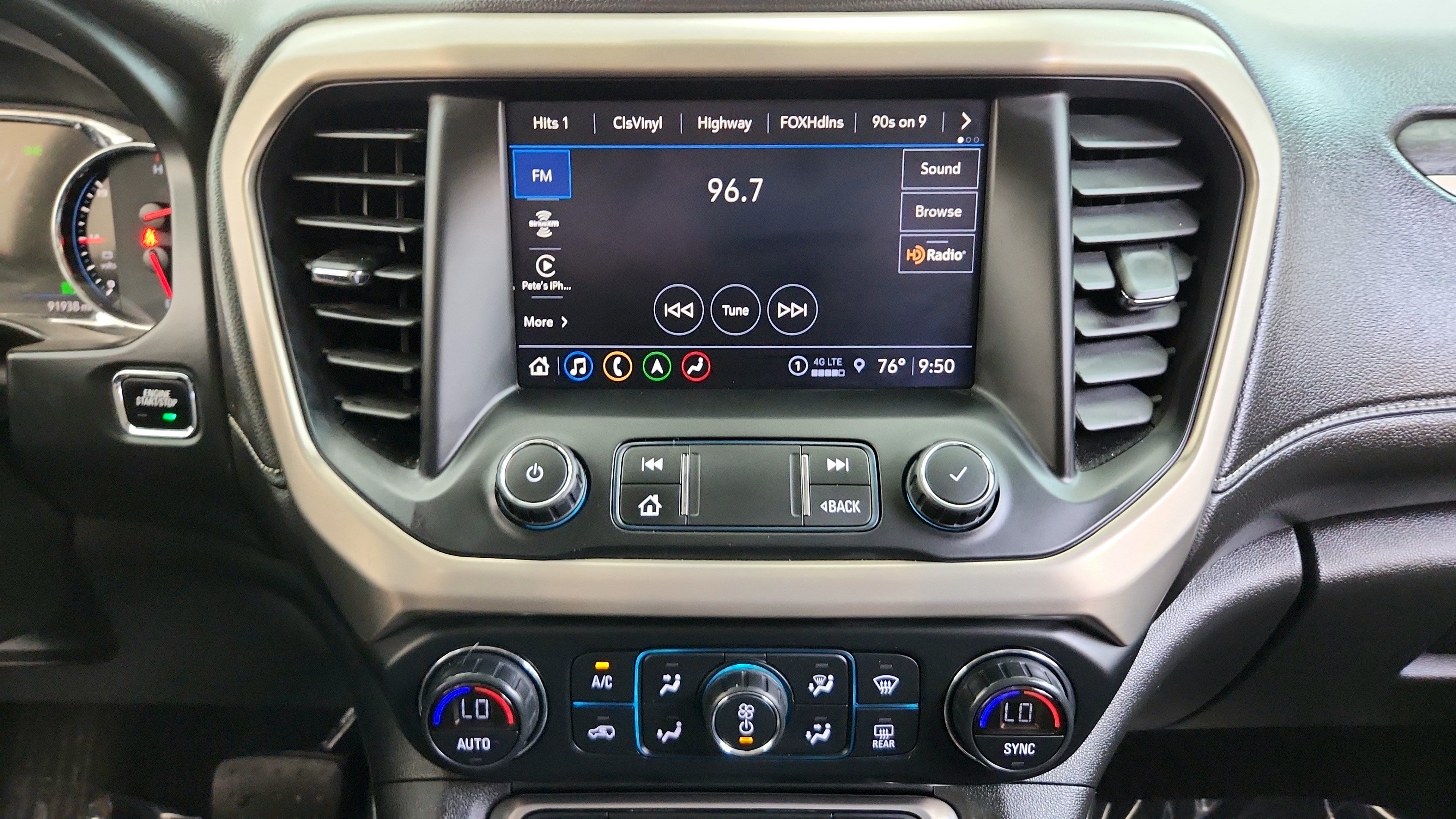 Used 2021 GMC Acadia Denali w/ Denali Ultimate Package AWD/4WD image 23