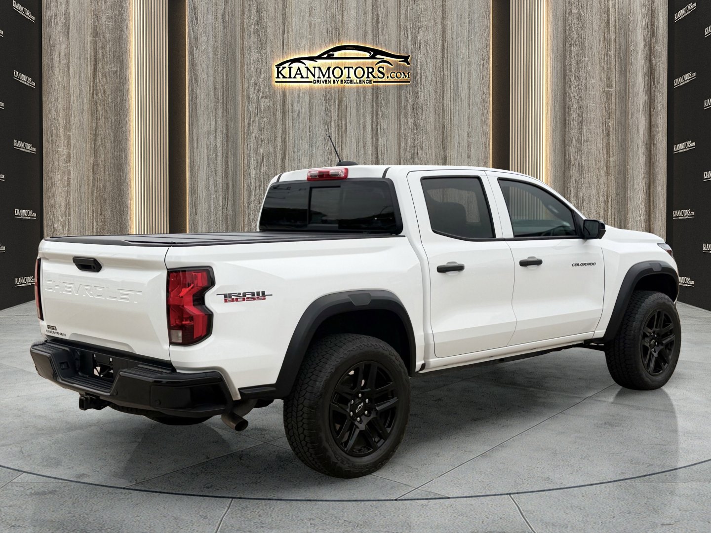 Used 2024 Chevrolet Colorado Trail Boss w/ Technology Package AWD/4WD image 9