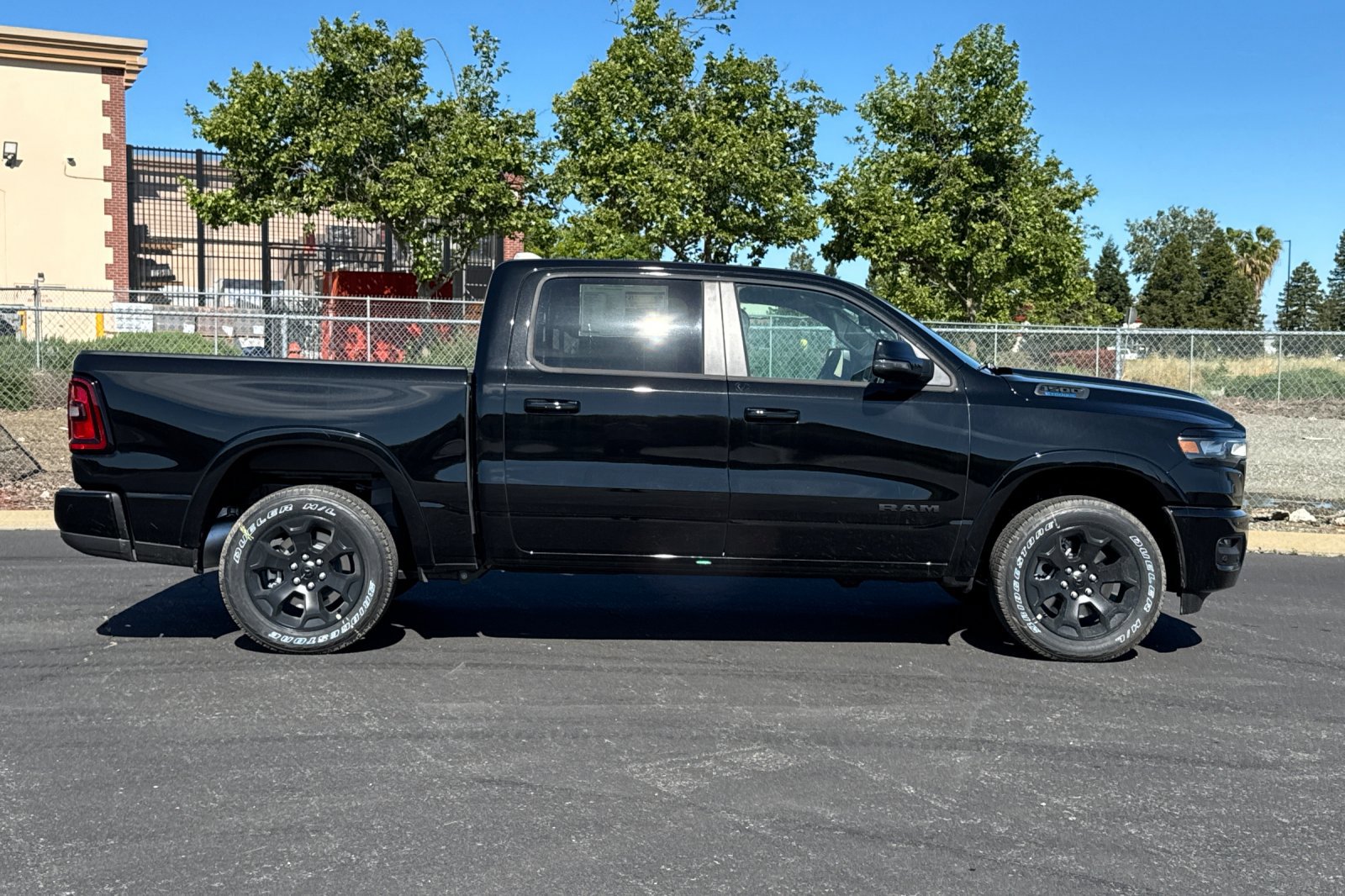 New 2026 RAM 1500 4x4 Crew Cab image 2