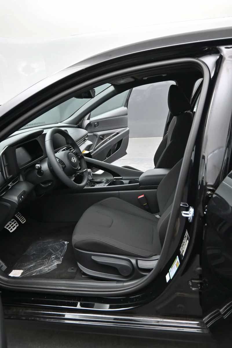 New 2026 Hyundai Elantra SEL Sport FWD image 16