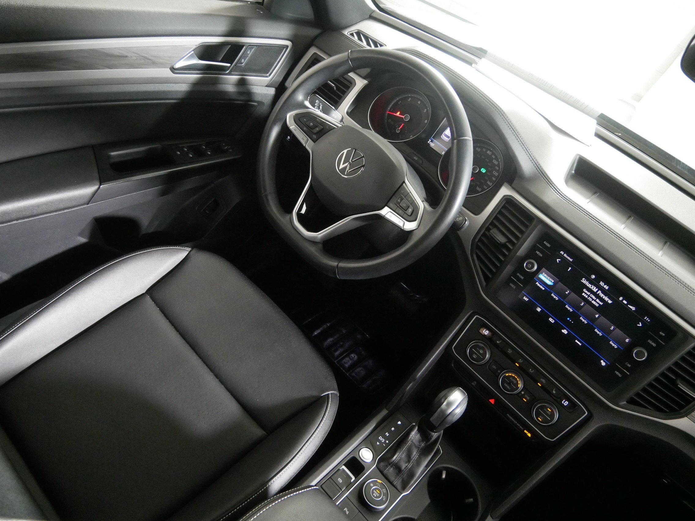 Certified 2020 Volkswagen Atlas Cross Sport SE image 9