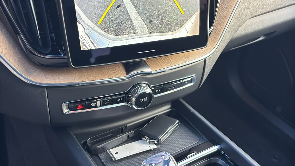 New 2027 Volvo XC60 B5 Plus AWD/4WD image 21