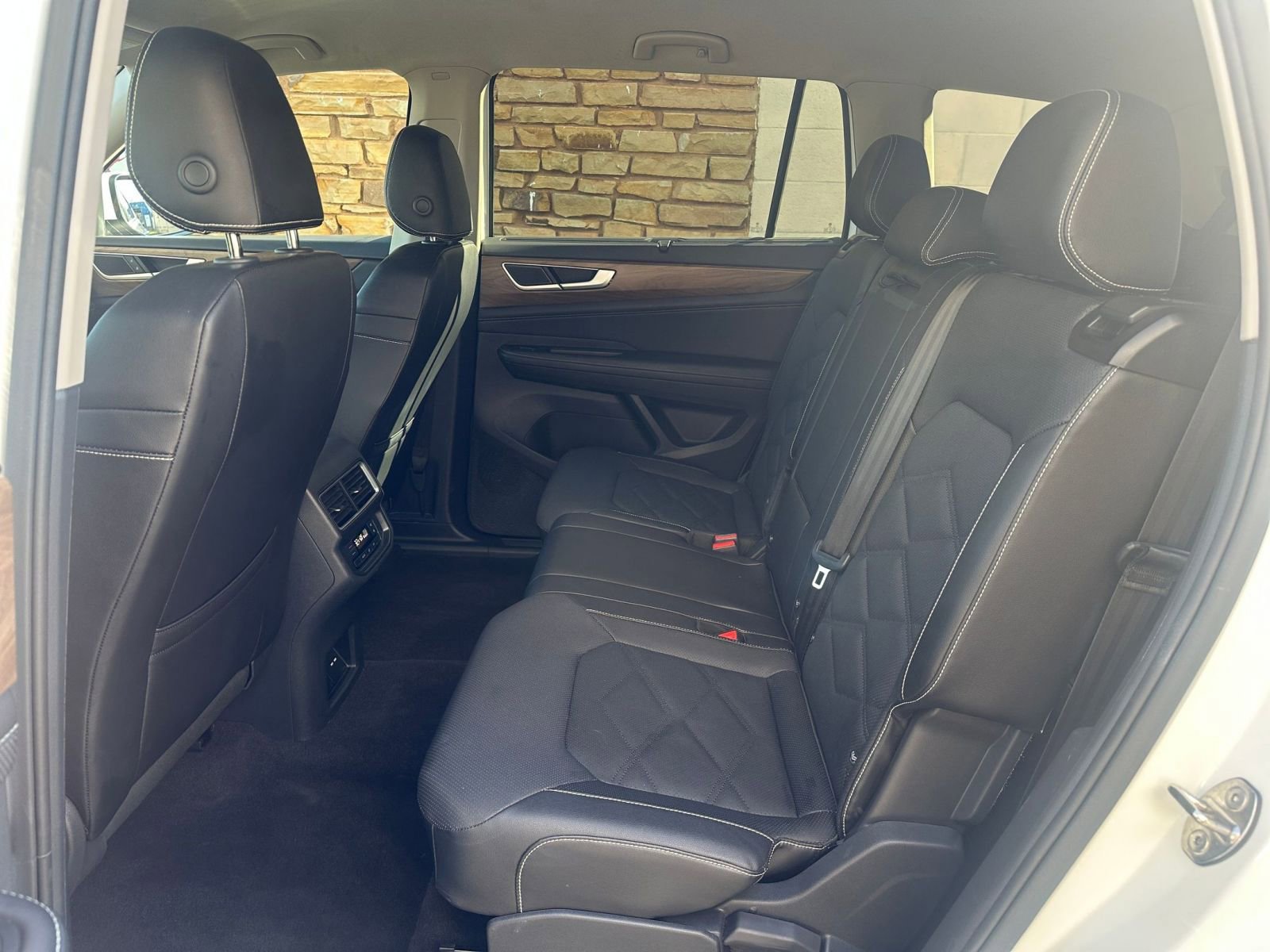 Used 2025 Volkswagen Atlas SE image 27