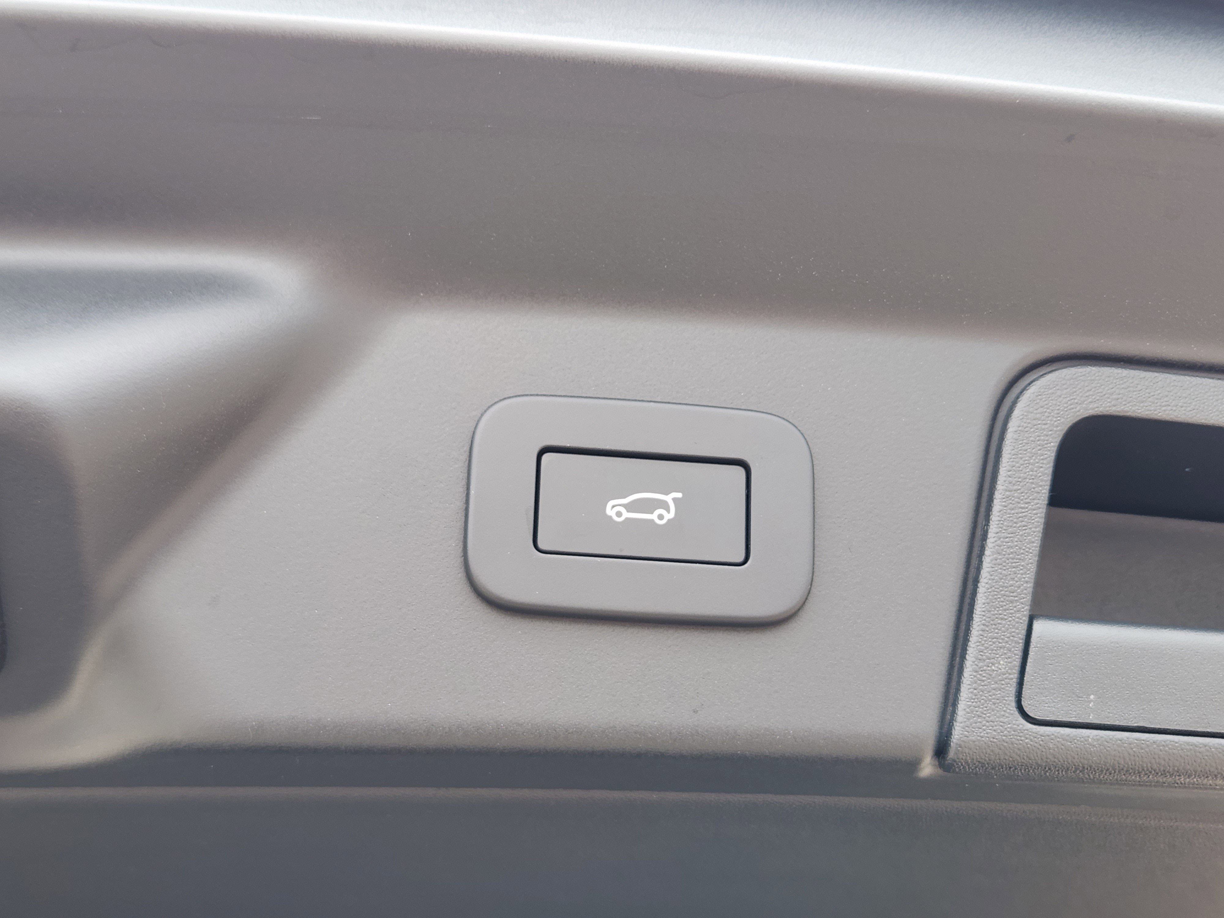 New 2026 Land Rover Range Rover Velar Dynamic SE image 34