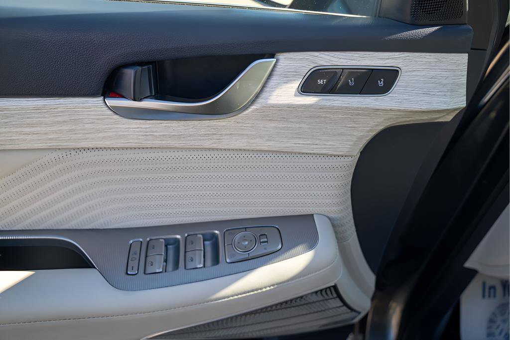 Used 2024 Hyundai Palisade Calligraphy image 21