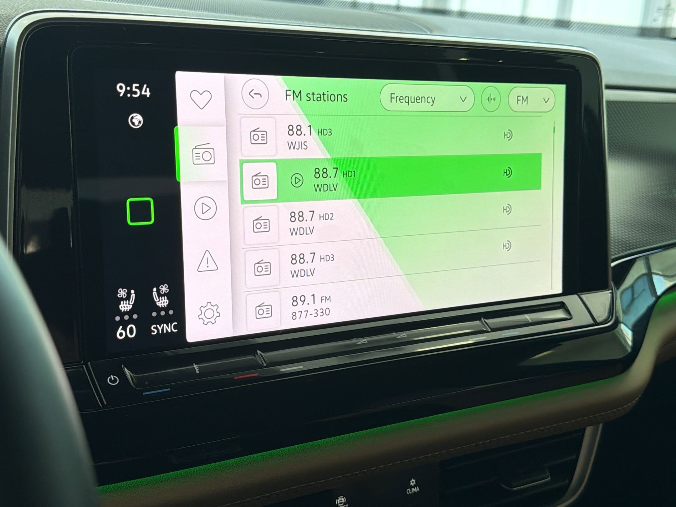 Certified 2025 Volkswagen Atlas Cross Sport SEL image 23