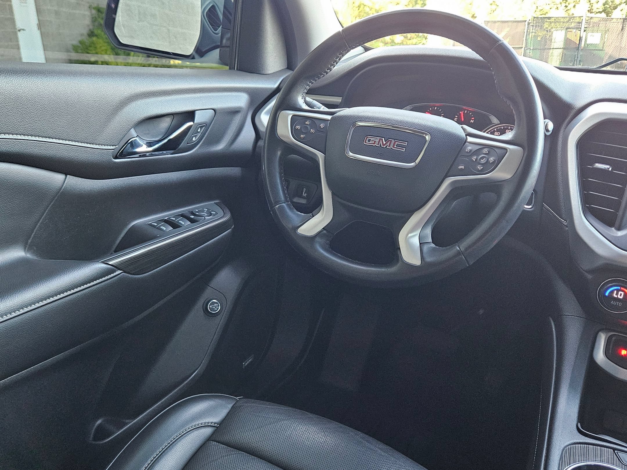 Used 2021 GMC Acadia SLT w/ Elevation Edition FWD image 9