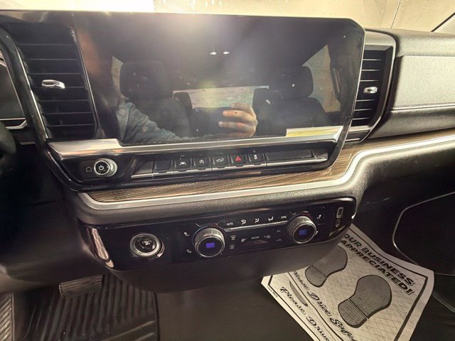 Used 2022 Chevrolet Silverado 1500 LT AWD/4WD image 20