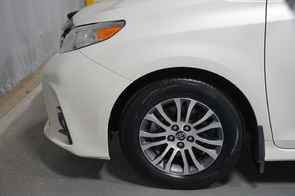Certified 2020 Toyota Sienna XLE Premium FWD image 5