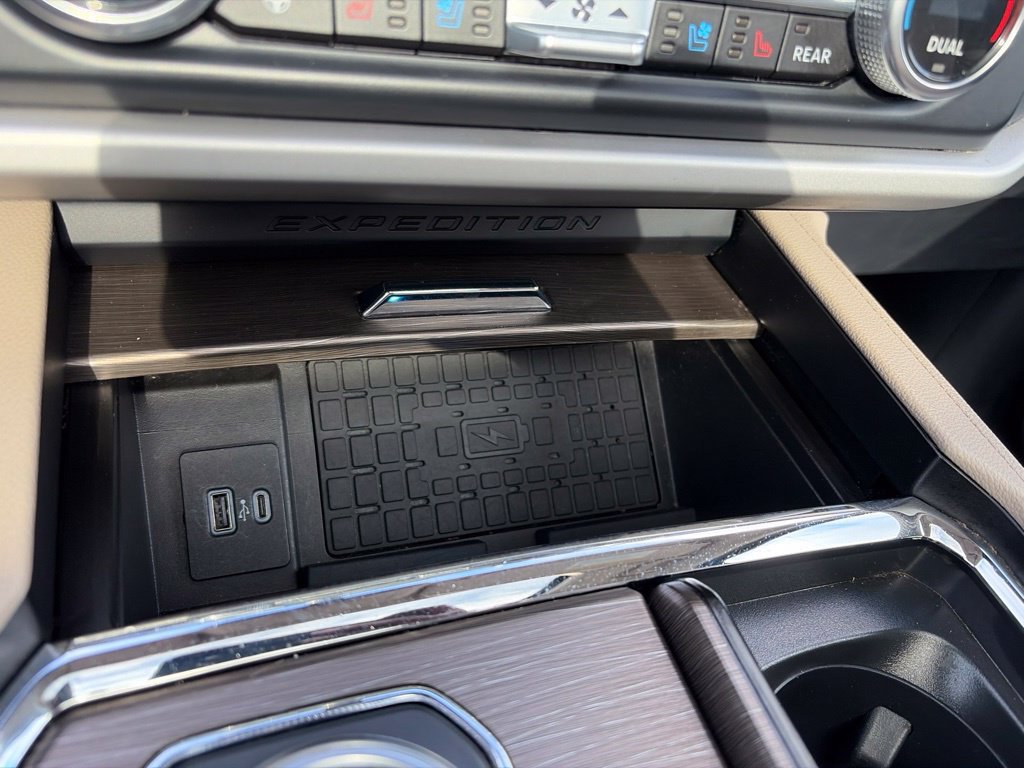 Used 2024 Ford Expedition Max Limited AWD/4WD image 30
