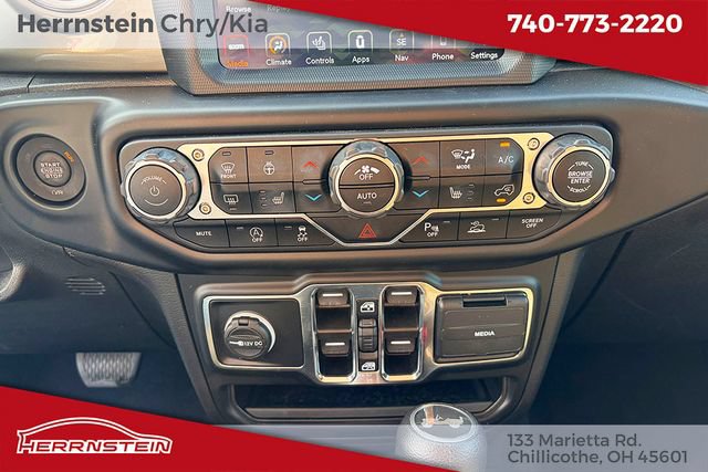 Used 2022 Jeep Wrangler Unlimited Sahara w/ LED Lighting Group AWD/4WD image 18