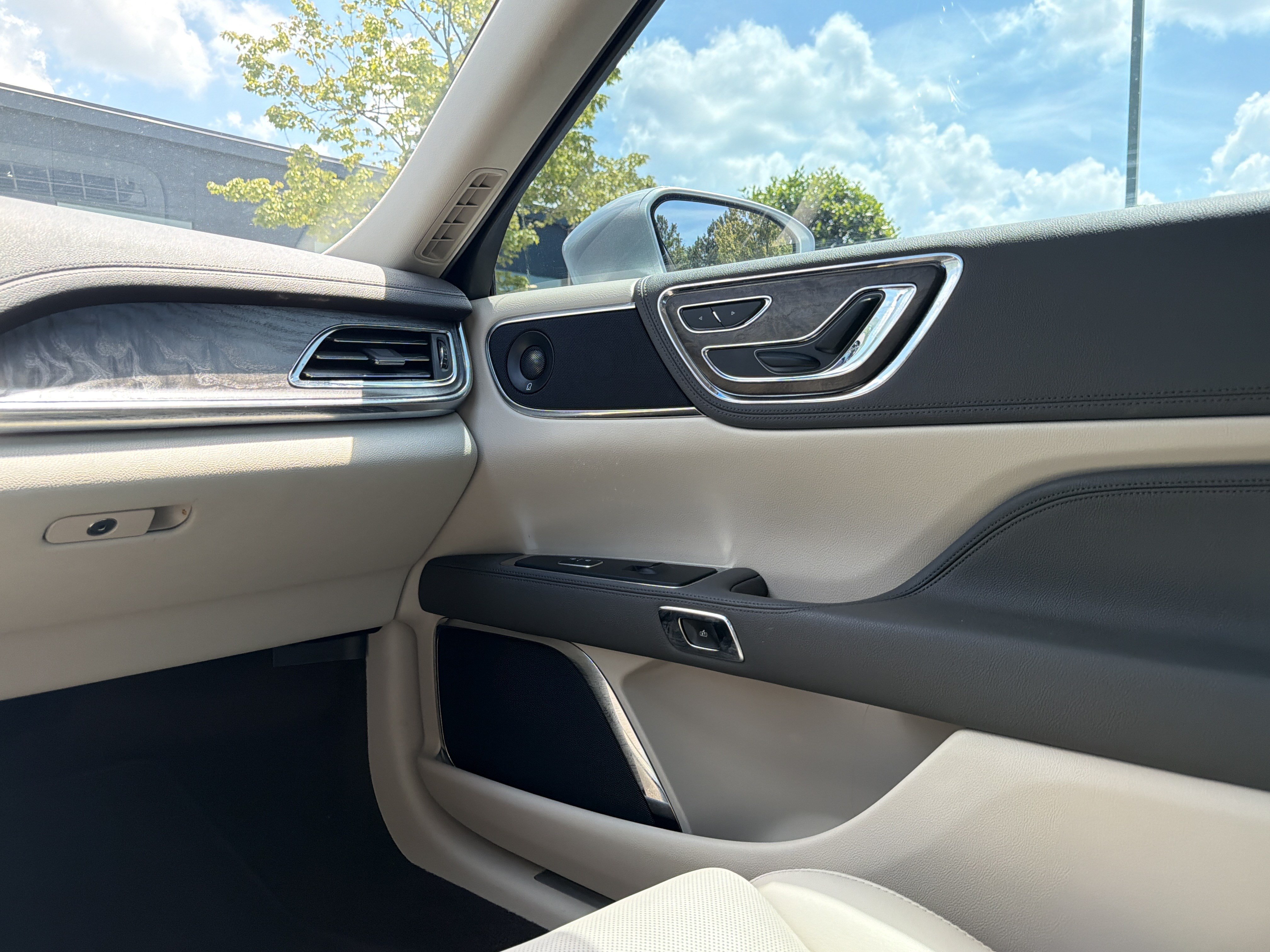 Used 2019 Lincoln Continental Select FWD image 47
