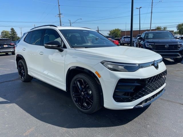 New 2025 Volkswagen Tiguan SE R-Line image 8