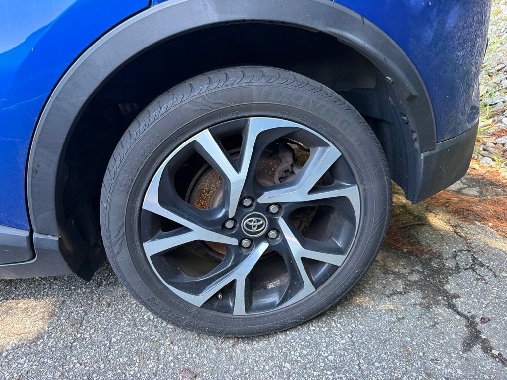 Used 2018 Toyota C-HR XLE FWD image 10