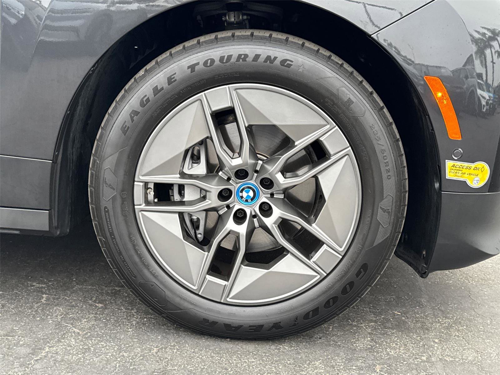 Used 2022 BMW iX xDrive50 w/ Dynamic Handling Package image 5