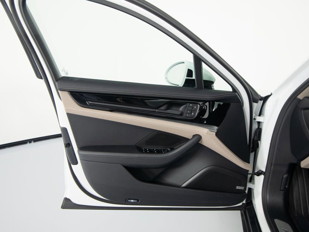 Certified 2025 Porsche Panamera 4 image 18