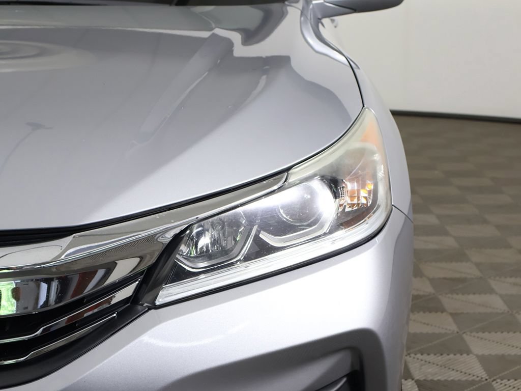 Used 2017 Honda Accord EX image 11