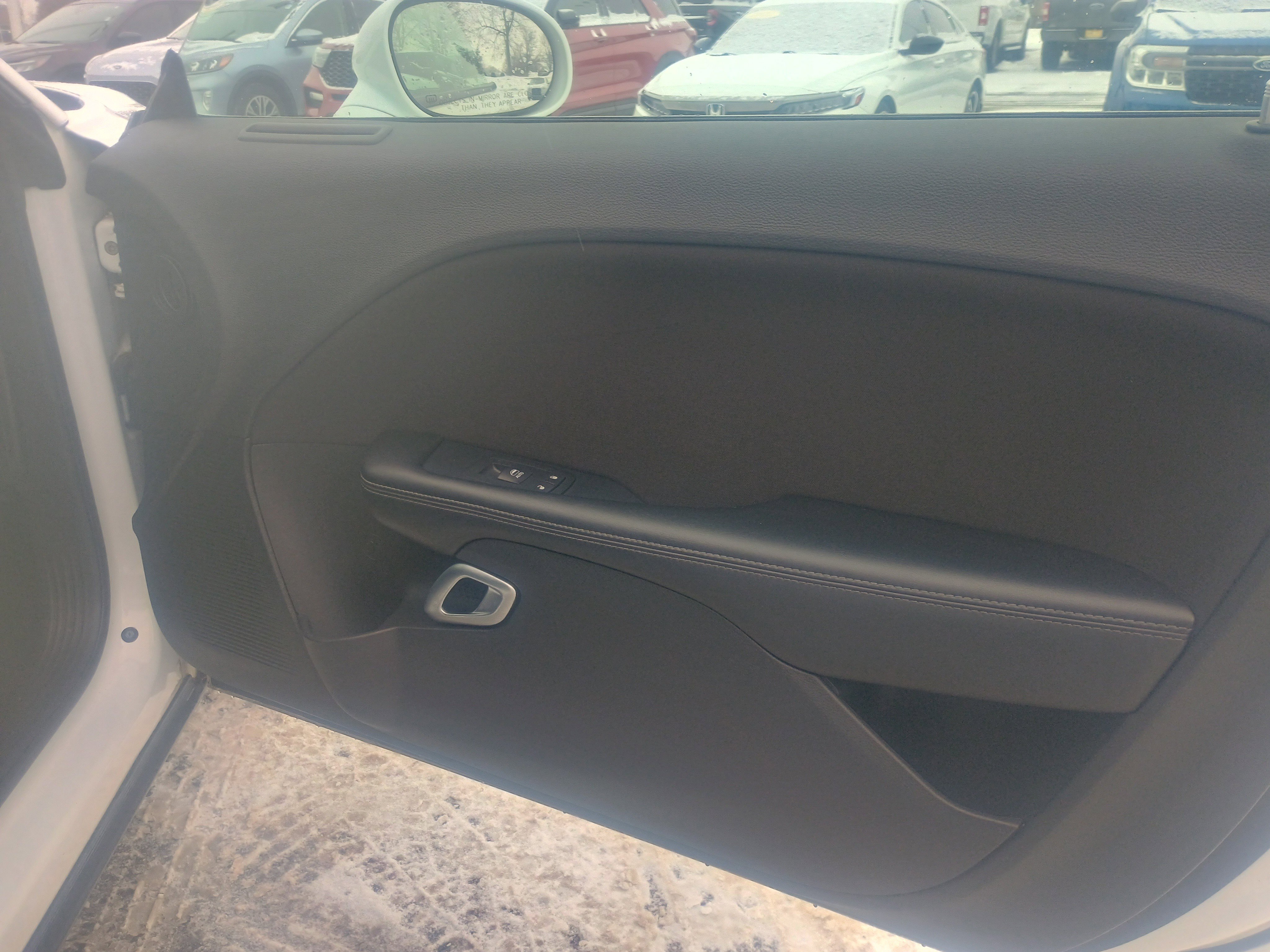 Used 2016 Dodge Challenger SXT image 13