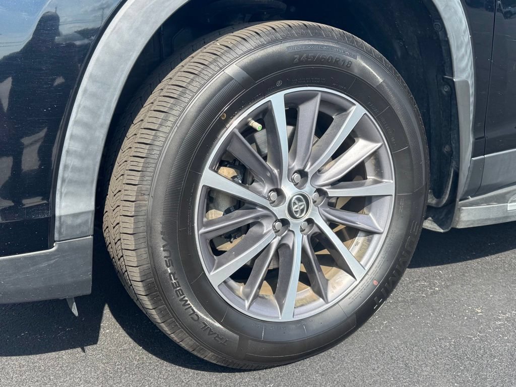Used 2019 Toyota Highlander XLE FWD image 30