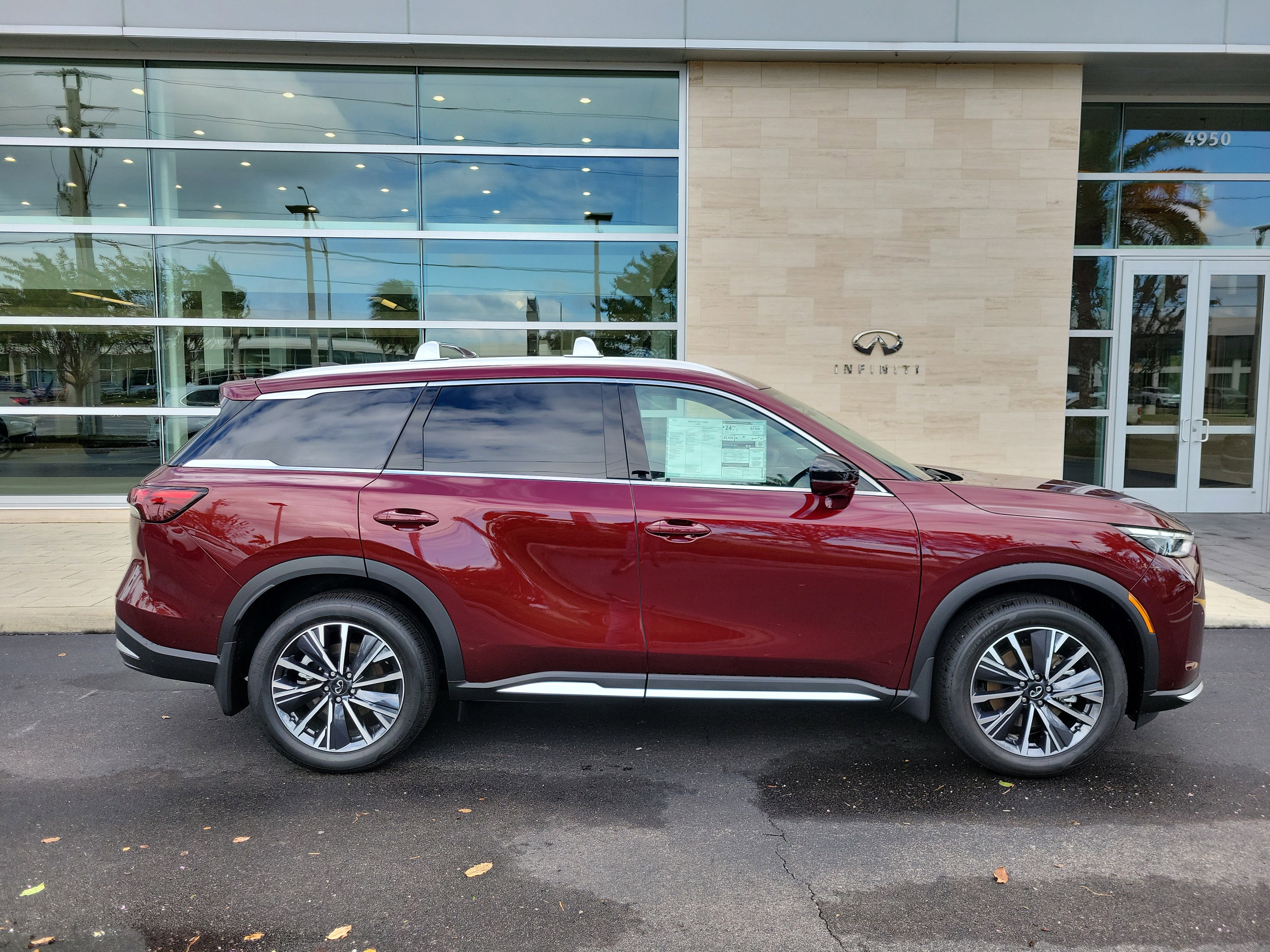 New 2026 INFINITI QX60 Luxe w/ Family Package image 3