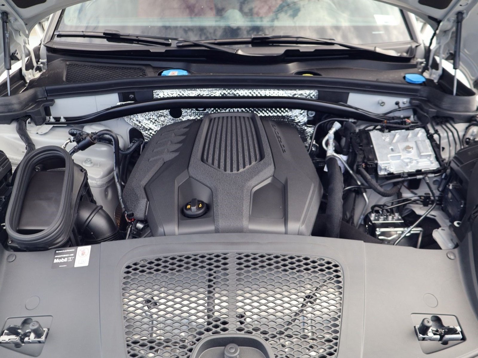 New 2026 Porsche Macan AWD/4WD image 26