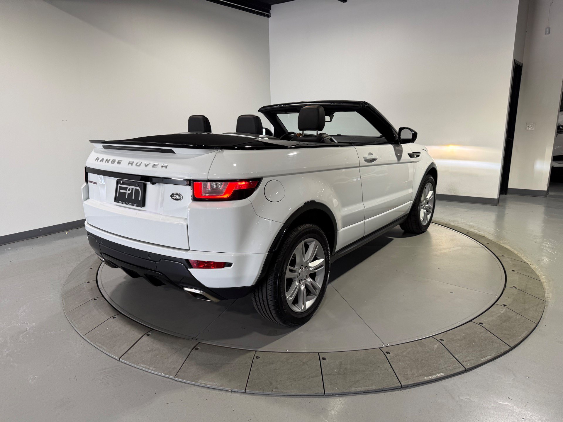 Used 2017 Land Rover Range Rover Evoque HSE Dynamic AWD/4WD image 8