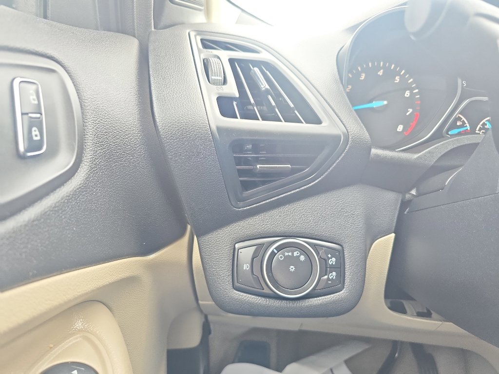 Used 2015 Ford Escape SE w/ Equipment Group 201A image 22