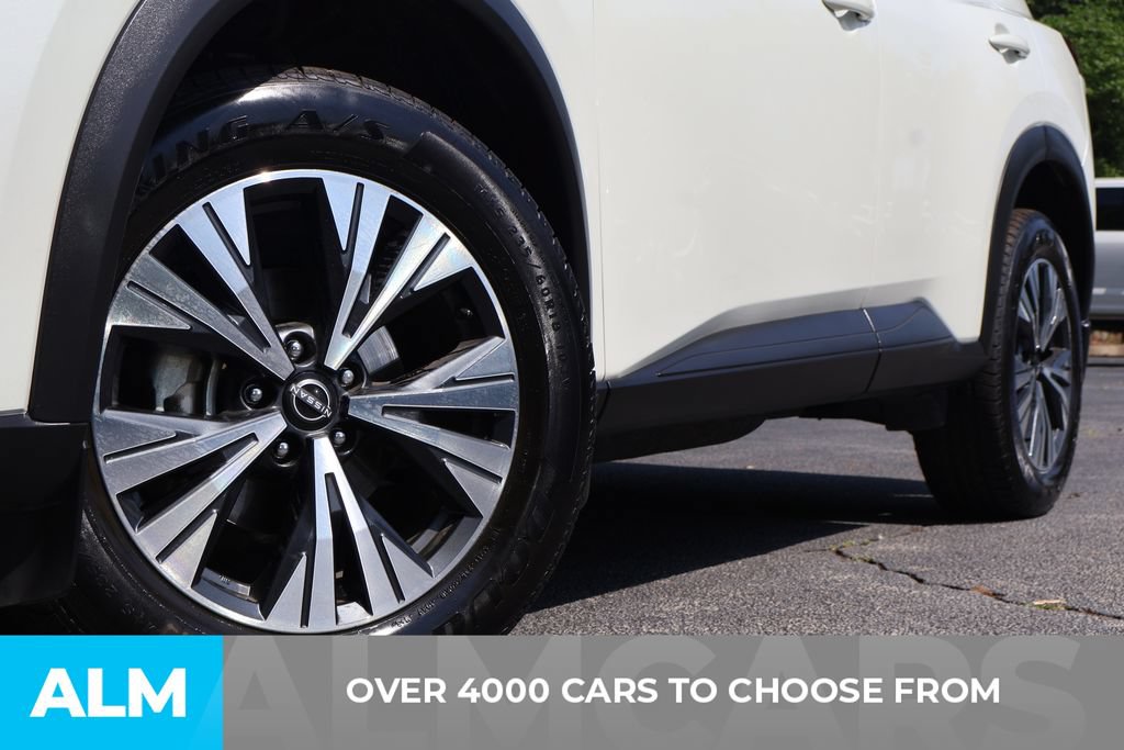 Used 2023 Nissan Rogue SV FWD image 2
