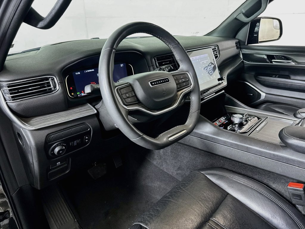 Used 2024 Jeep Wagoneer L Series III w/ Flexible Seating Group AWD/4WD image 9