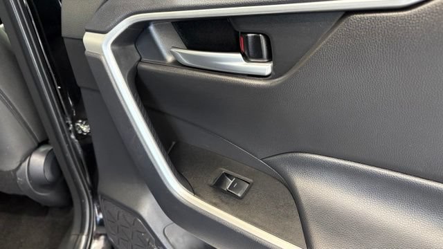 Used 2025 Toyota RAV4 XLE FWD image 26