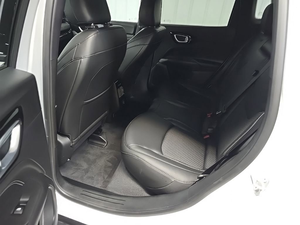 Used 2023 Jeep Compass Altitude image 30
