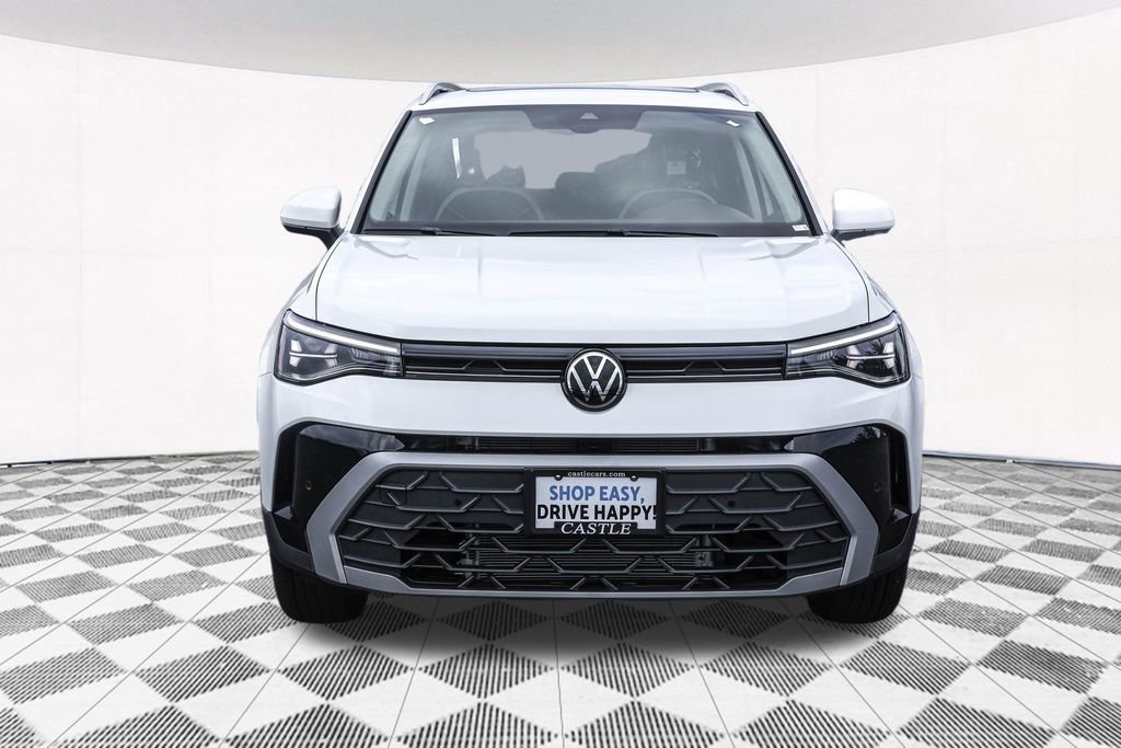 Used 2025 Volkswagen Taos SE image 14