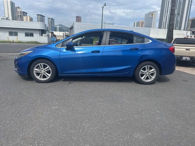Used 2017 Chevrolet Cruze LT FWD image 3