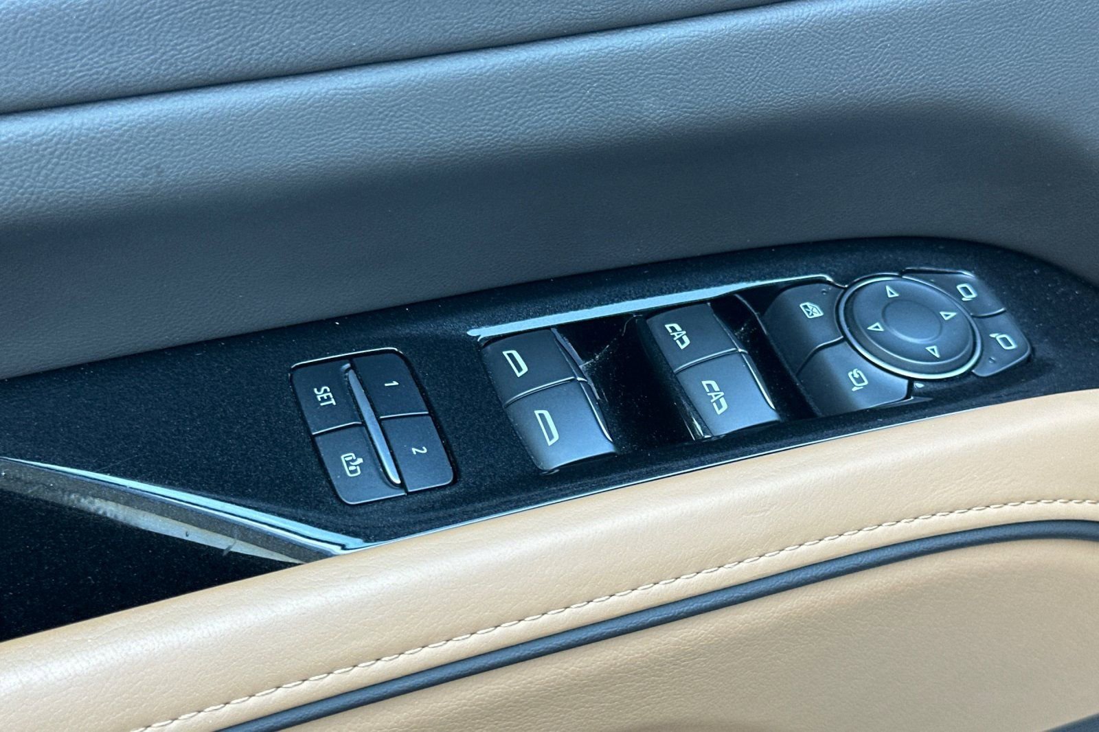 Used 2023 Cadillac Escalade ESV Sport w/ Touring Package image 12